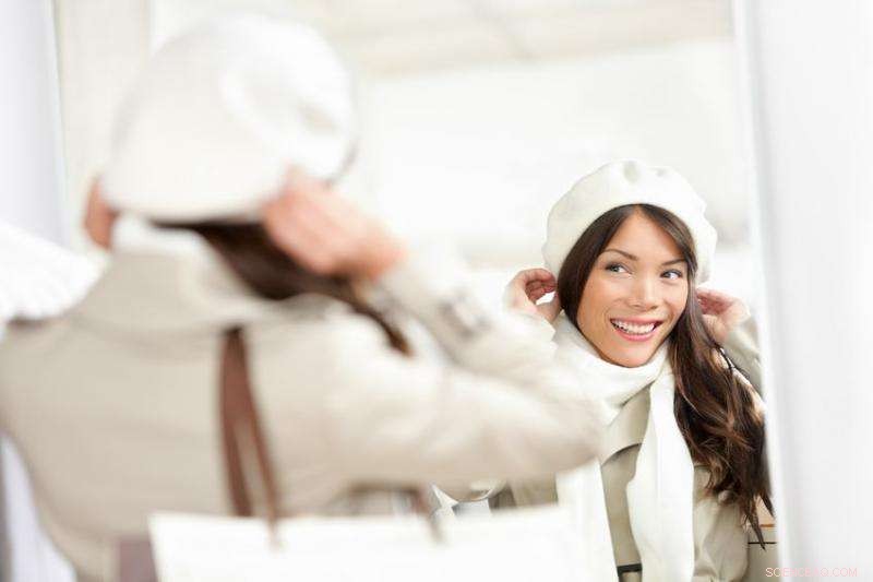 Smart Mirrors Boost Sales by Acting as Virtual Shopping Assistants