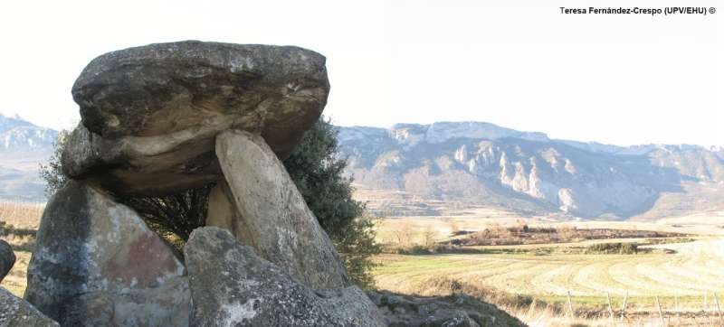 Isotopic Evidence Reveals Distinct Life Patterns of Late Neolithic Burials in Spain