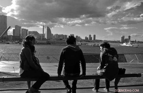 Academic Success Shapes Students’ Social Networks