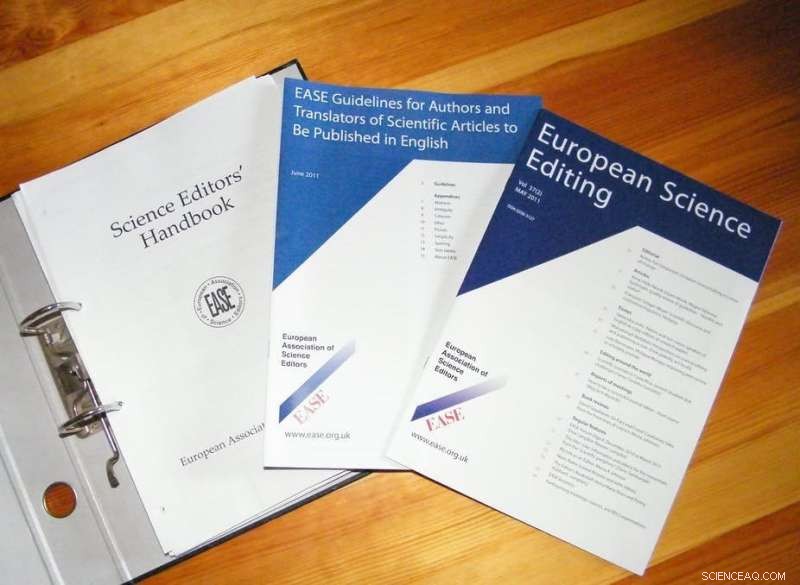 Einstein, Peer Review, and the Publication of Gravitational Waves: Insights into Scientific Decision-Making