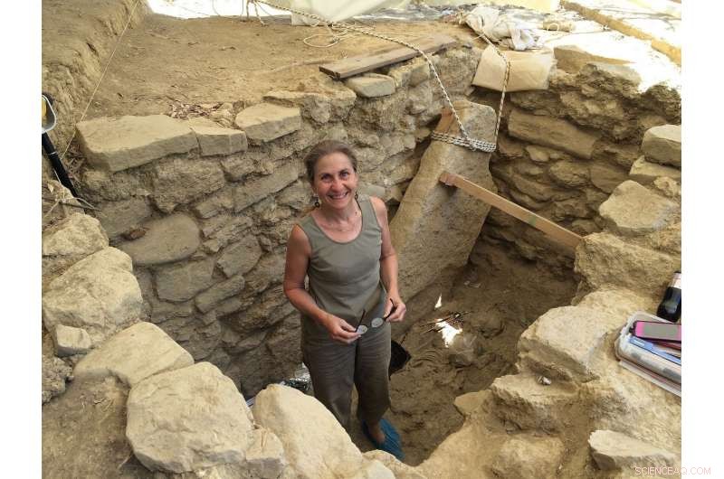 University of Cincinnati Finds Rare Minoan Sealstone in Bronze Age Greek Warrior s Treasure Trove