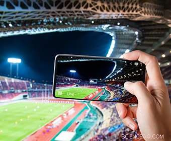 How Pro Sports Teams Leverage Mobile Phones to Build Fan Loyalty