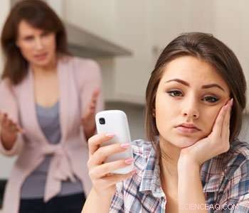 Research Finds Female Family Members Rank Highest in Relationship Difficulty