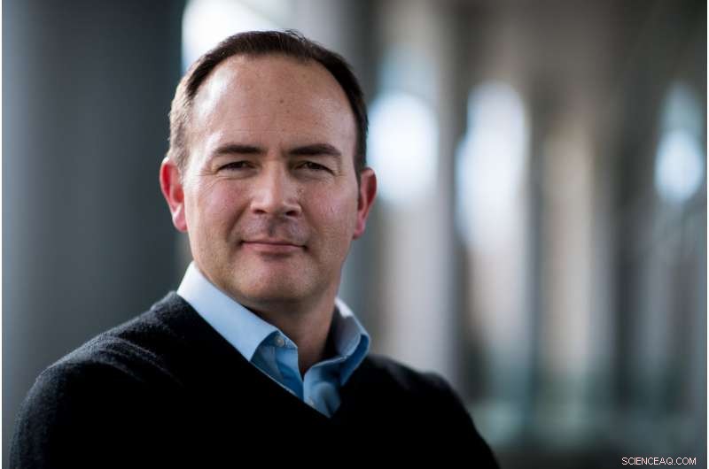 Study Links Materialism in Marriage to Devaluation of Relationship