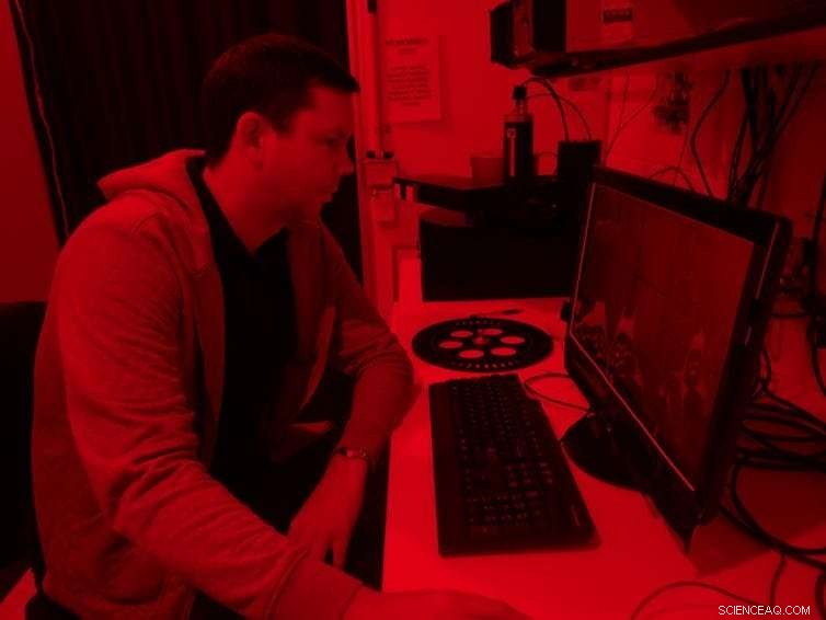 Giant Handaxes Reveal Coexistence of Distinct Early Human Groups in Ancient Europe