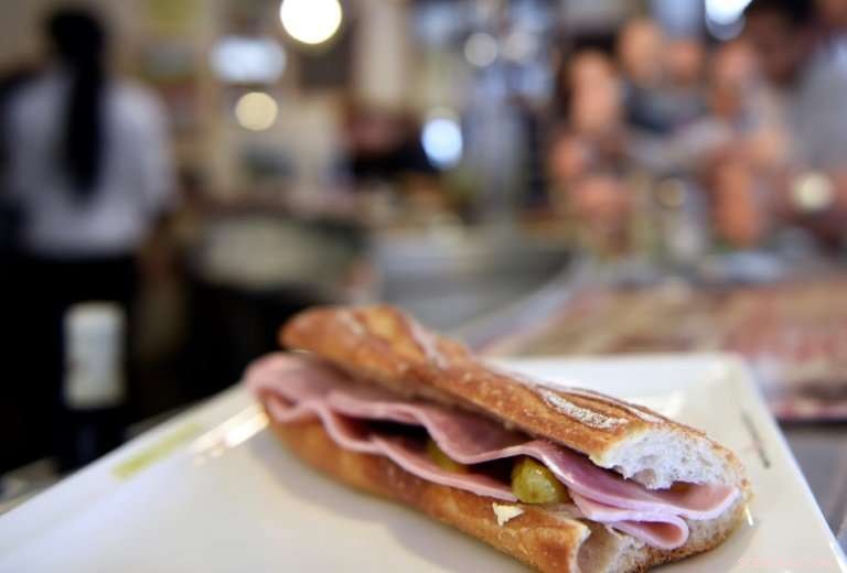 French Cuisine Shift: Burgers Outpace Baguette in Popularity