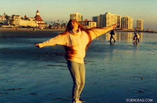 New Study Shows Living Abroad Enhances Self‑Clarity and Identity Confidence