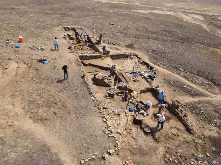 Unveiling Early Urban Life: Excavations at Ur s Ziggurat Reveal Mesopotamian City Foundations