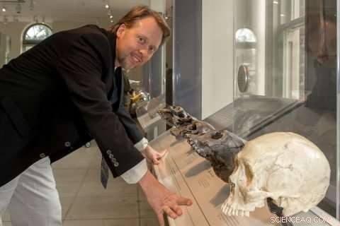 Paleontologist-Professor Bridges Fossil Research and Human Anatomy for Medical Advancement