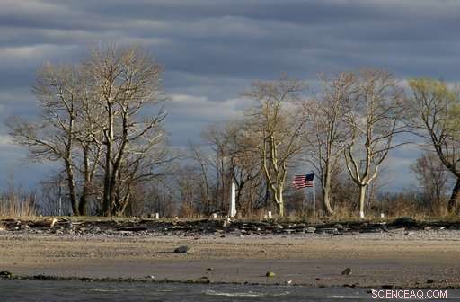Erosion Uncovers Human Remains on New York’s Hart Island