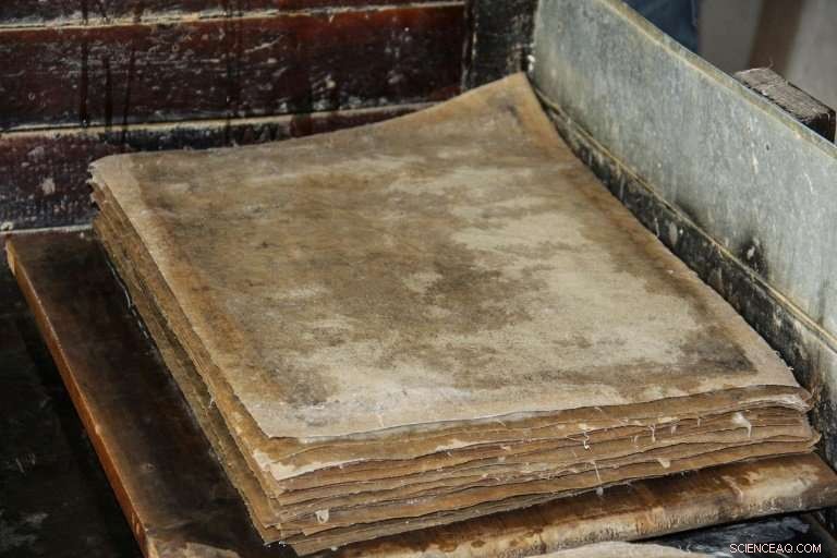 Uzbek Entrepreneur Revives Ancient Paper-Making Tradition
