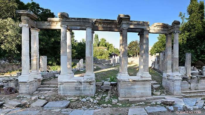 Professor Reconstructs Roman Gate with 3‑D Printing, Reviving Ancient History