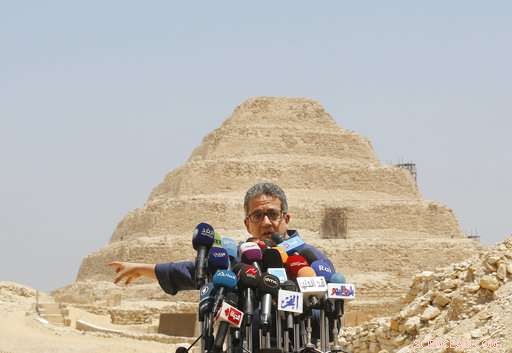 Egyptian Archaeologists Uncover 2,500-Year-Old Mummification Workshop Near Giza Pyramids