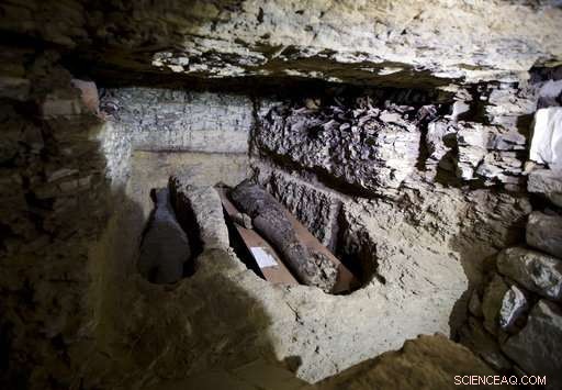 Egyptian Archaeologists Uncover 2,500-Year-Old Mummification Workshop Near Giza Pyramids