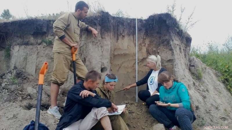 Students Discover Trogontherium Fossils, Woolly Mammoth s Ancient Ancestor