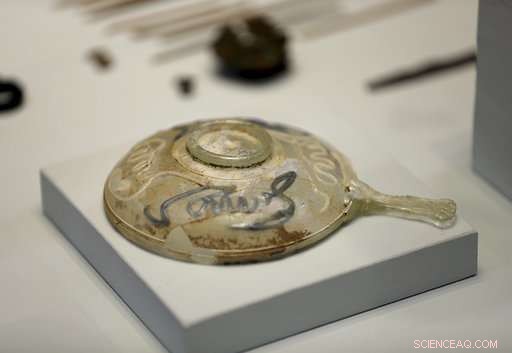 Roman Sarcophagus Reveals 3rd-Century Woman s Cosmetics, Mirror & Perfume: Insight into Ancient Burials