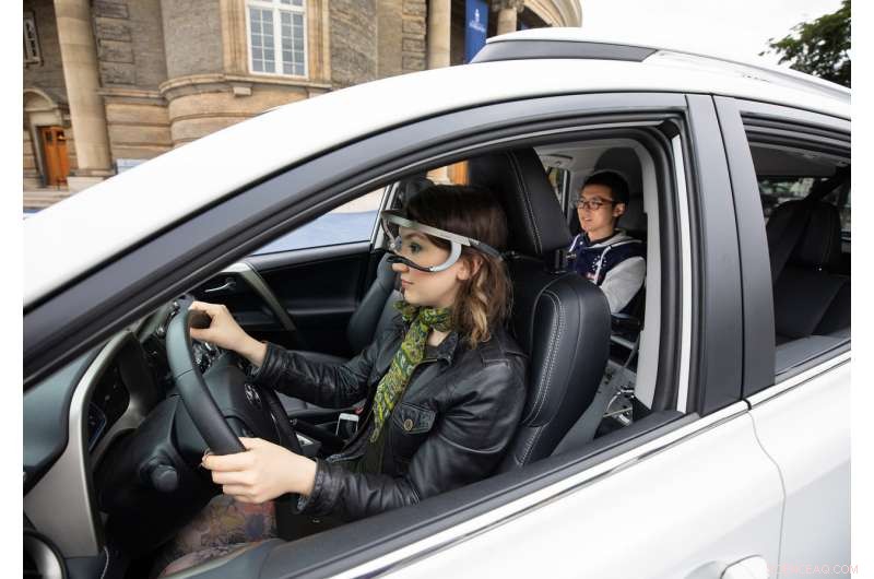 Study Reveals Over 50% of Drivers Fail to Scan for Pedestrians and Cyclists Before Right Turns