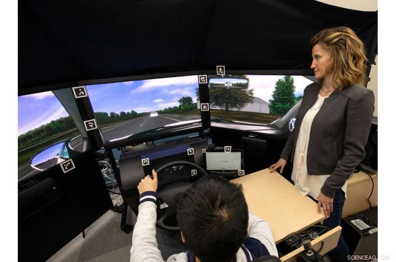 Study Reveals Over 50% of Drivers Fail to Scan for Pedestrians and Cyclists Before Right Turns