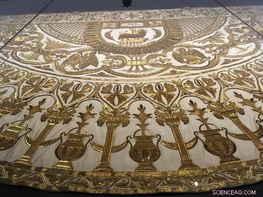 Metropolitan Museum Sets Attendance Record with  Heavenly Bodies  Fashion Exhibit