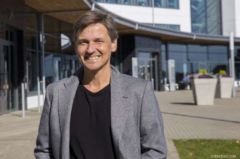 Gender Personality Gap Widens in More Equal Societies, New Study Finds