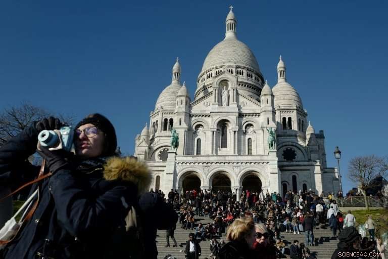 How Mass Tourism Threatens the Authentic Spirit of Montmartre