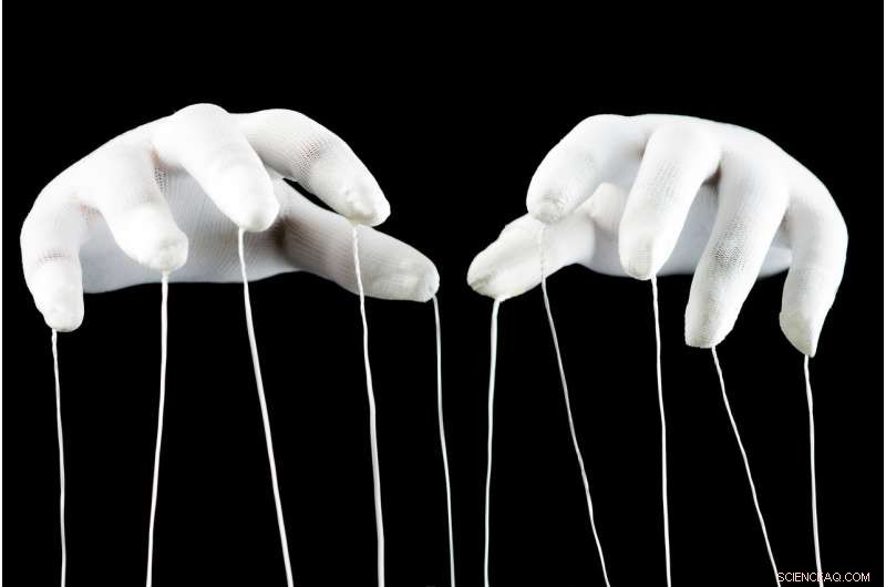 How Mainstream Media Amplifies Far‑Right Conspiracy Theories