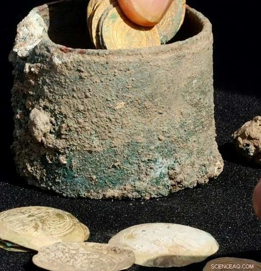 900-Year-Old Gold Coins Unearthed in Israel s Caesarea