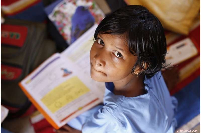 Does Early Literacy Hinder Grammar Acquisition?