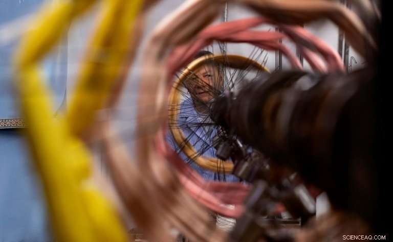 Da Vinci s Design Legacy Powers Tuscany s Silk Weavers