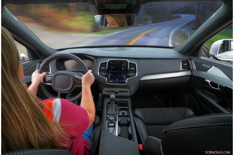 Hands‑Free Devices in Cars Are Safer, Study Finds