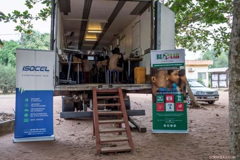 Mobile Classroom Brings Computers to Rural Benin Schools