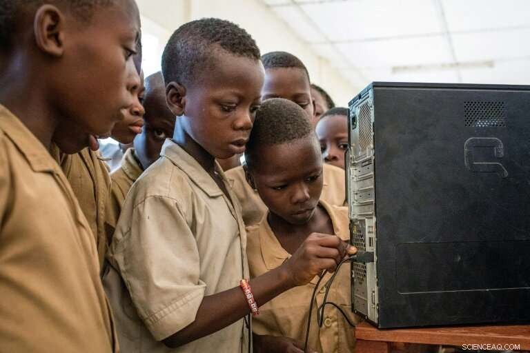 Mobile Classroom Brings Computers to Rural Benin Schools