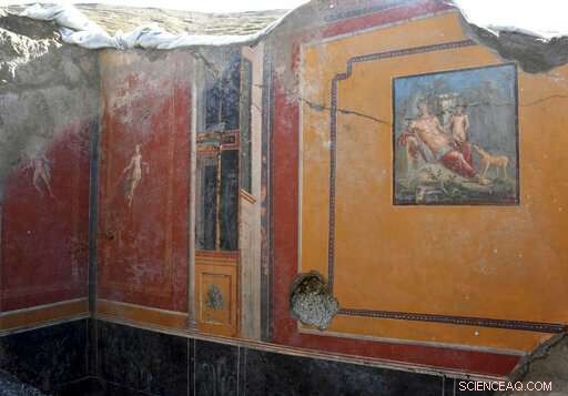 Pompeii Excavation Reveals Rare Narcissus Fresco in Ancient Atrium
