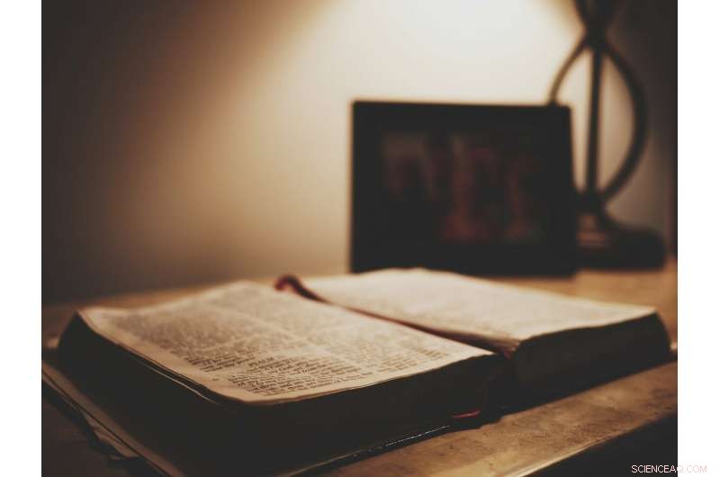 Biblical Literalism Linked to Spiritual Intimacy, Not Gender, Study Finds