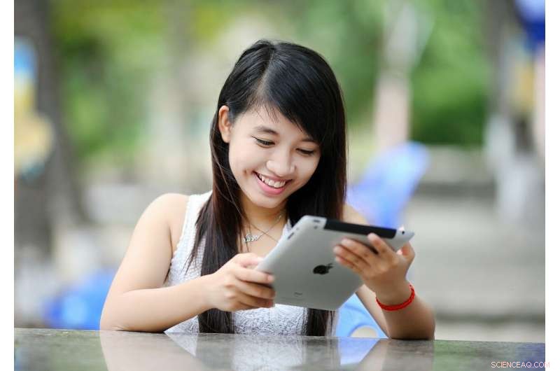 UK Study Finds Mobile Devices Don’t Shrink Shared Family Time