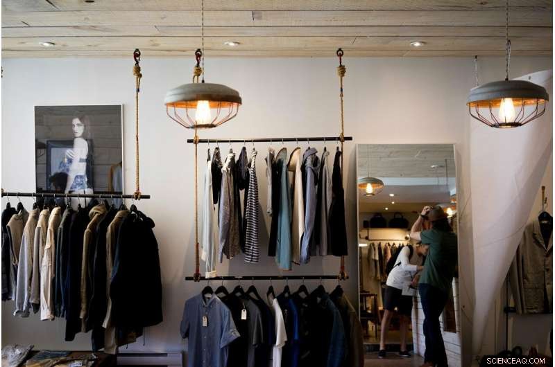 Study Reveals Loyalty Drives Customer Satisfaction in Online vs. Offline Shopping