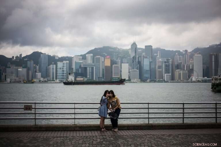 Paris, Singapore, Hong Kong Tied as World s Most Expensive Cities for Expats