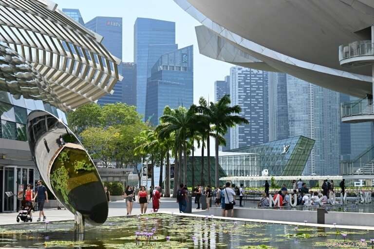 Paris, Singapore, Hong Kong Tied as World s Most Expensive Cities for Expats
