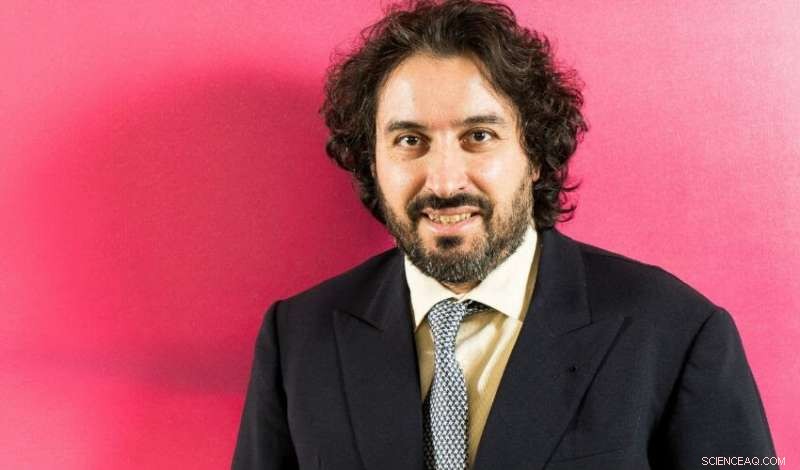 Broadband Access Boosts Fertility for the Highly Educated—Risking a Digital Divide