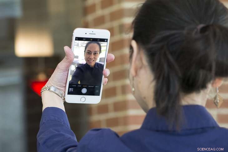 Selfie Marketing Unveiled: How Social Media Trends Shape Consumer Identity