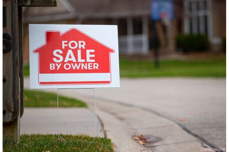 Research Reveals Lower Mortgage Approval Rates for Same-Sex Couples, Suggesting Discrimination