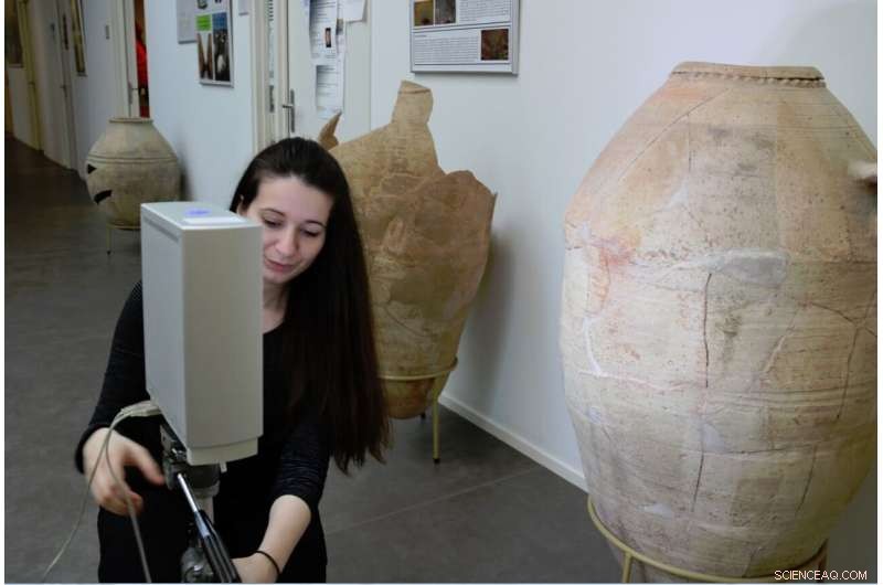 Harnessing 3‑D Scanning to Revolutionize Pottery Research