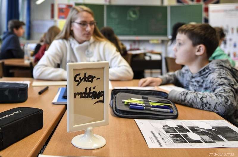 Empowering Teens to Teach Kids About Safe Texting