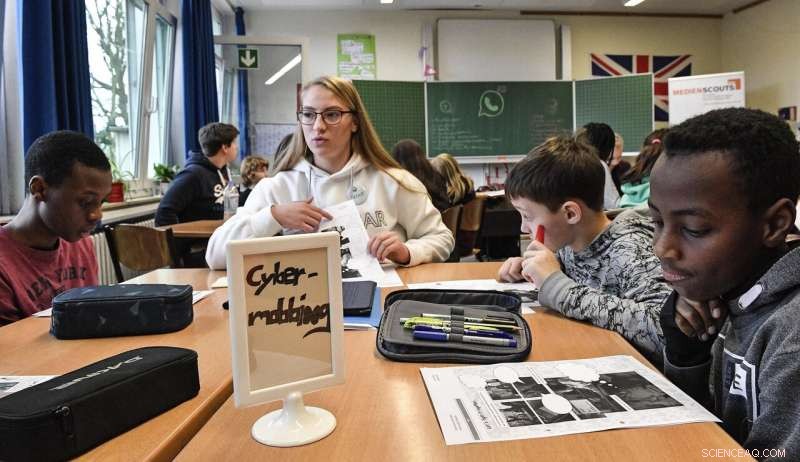 Empowering Teens to Teach Kids About Safe Texting