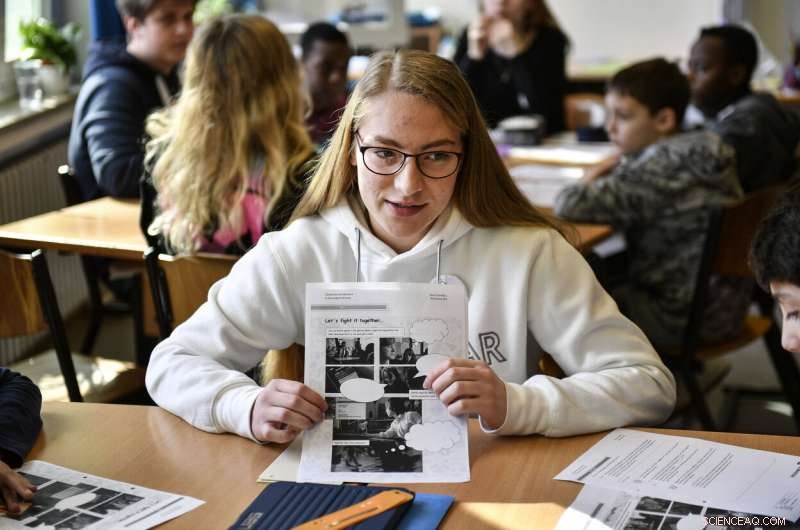 Empowering Teens to Teach Kids About Safe Texting