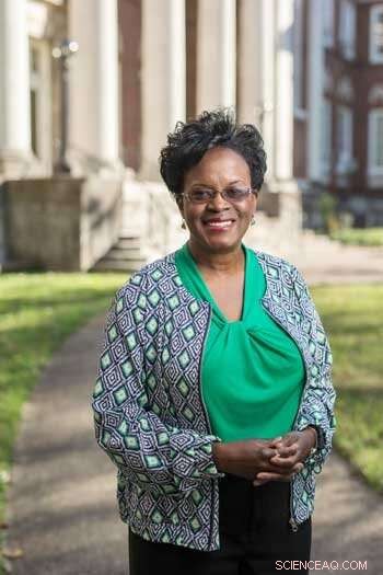 Seeking Spiritual and Online Support: Black Men in Same‑Sex Relationships Find Community in Church and the Internet