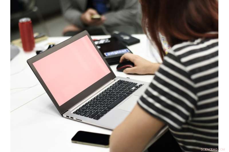 Small Screens Reduce Viewer Engagement: Study Finds Lower Attention to News Videos