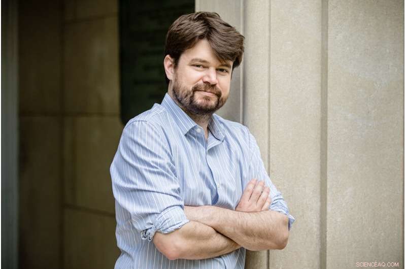 New Study Shows Minimum Wage Effectively Raises Earnings for Older Workers