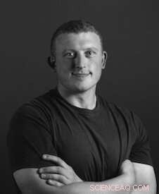 Strong National Connection Boosts Mental Health, Study Finds