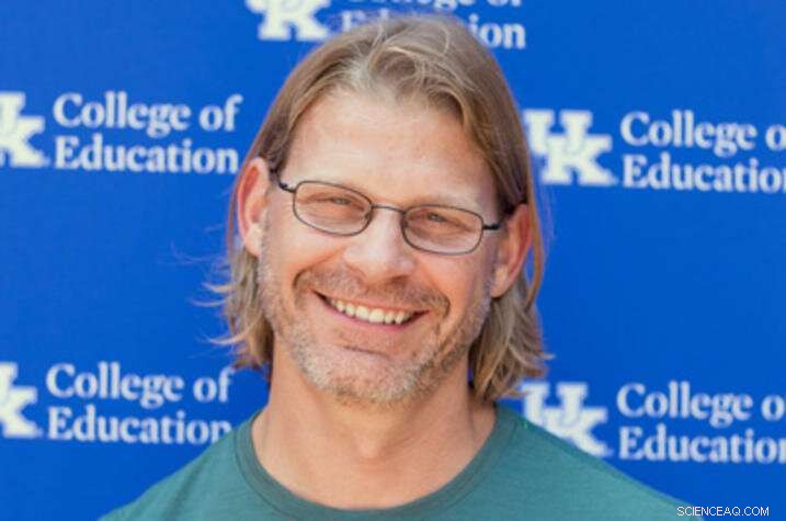 How Twitter Can Empower School Leaders: Findings from a New Study